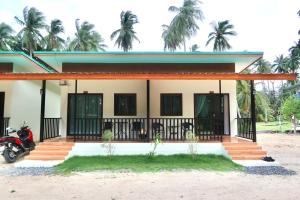 First Light beach bungalow 3