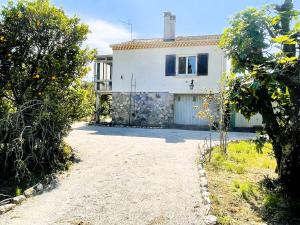 Villas Maison independante 52 m2, clim, wifi et jardin : photos des chambres