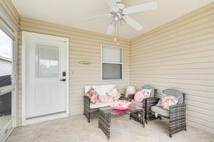 6 Mi to Lake Sumter Landing: Home w Perks!