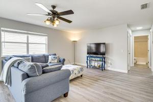 6 Mi to Lake Sumter Landing: Home w Perks!