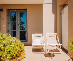 Hotels Hotel La Villa Douce : Chambre Standard - Rez-de-Chaussée - Vue Partielle sur Mer