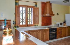 6 Bedroom Cozy Home In Cofrentes - Ebv244