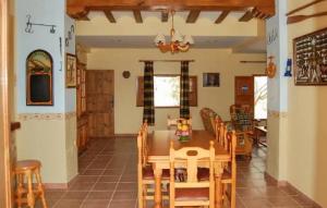 6 Bedroom Cozy Home In Cofrentes - Ebv244