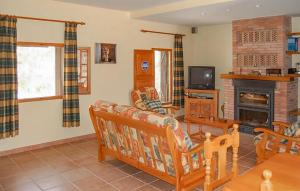 6 Bedroom Cozy Home In Cofrentes - Ebv244