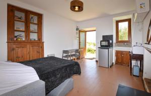 Awesome Apartment In Lozzi - Fko697