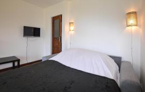 Awesome Apartment In Lozzi - Fko697