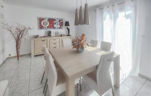 Nice Home In Cessenon Sur Orb - Flh677