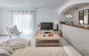 Maisons de vacances Nice Home In Cessenon Sur Orb - Flh677 : photos des chambres