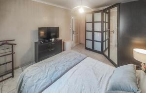 Maisons de vacances Nice Home In Cessenon Sur Orb - Flh677 : photos des chambres