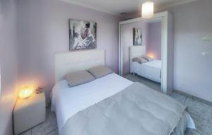Maisons de vacances Nice Home In Cessenon Sur Orb - Flh677 : photos des chambres
