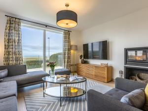 5 Bed in Appledore 90438