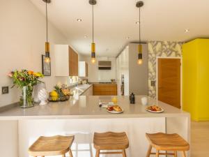 5 Bed in Appledore 90438