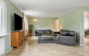 Nice Home In Bandholm With Wifi - K10070