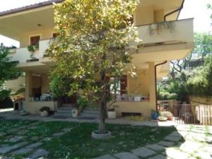 Villino Irma Camere e appartamenti con giardino vicino al mare