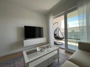 One-Bedroom Apartment with Private Beach Parking