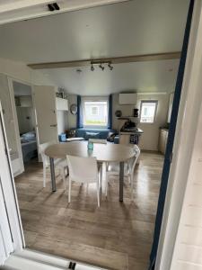 Mobil home confort XL,camping la pommeraie, piscine et océan, concarneau et pont aven
