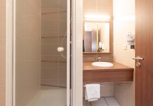 Hotels B&B HOTEL Saint Jean de Luz : photos des chambres
