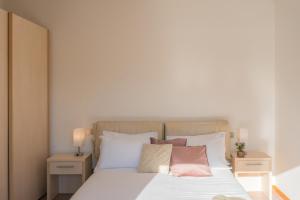 The Secret Lake View by RentComo