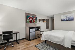 Red Roof PLUS Belleville