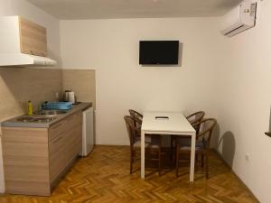 Apartments Deli