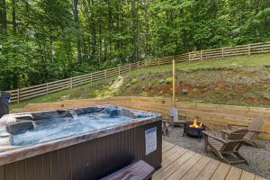 Modern Mountainside Cabin by Carolina Mornings