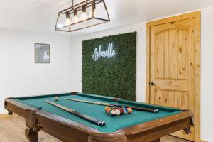 Modern Mountainside Cabin by Carolina Mornings