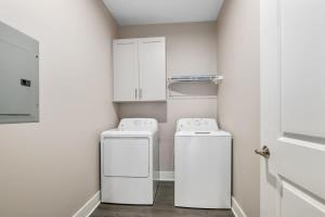 Modern 16BR 16BA Condos w Garage and Patio