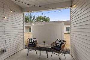 Modern 16BR 16BA Condos w Garage and Patio