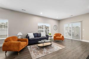 Modern 16BR 16BA Condos w Garage and Patio