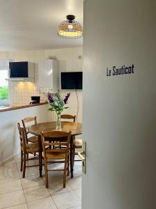 Appartements Gites de la Mouette - Le Sauticot 4-5 personnes : photos des chambres