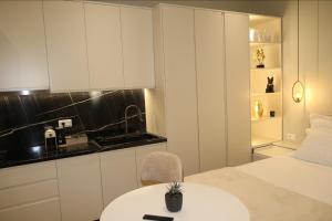 THE LEADS STUDIO APARTMENt