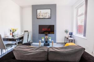 Contractors House with Parking City Area, sleeps 8