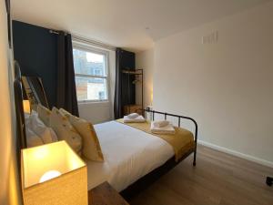 Spacious 2 Bed Flat on Iconic Old Compton Street Soho