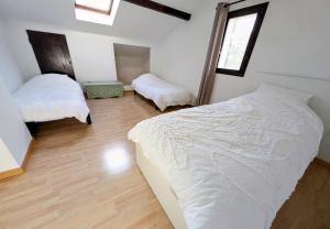 Maisons de vacances Villa 7 chambres, piscine et jardins prives, pas de voisins : photos des chambres