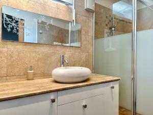 Maisons de vacances Villa 7 chambres, piscine et jardins prives, pas de voisins : photos des chambres