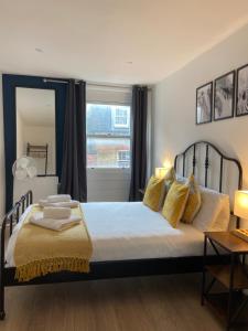 Spacious 2 Bed Flat on Iconic Old Compton Street Soho