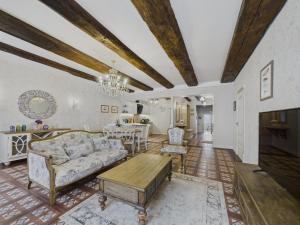 Old Town Traditional Apartments