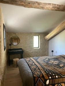Maisons de vacances Mas du 18e siecle au calme entoure de champs de lavandes : photos des chambres