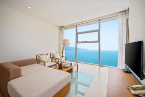 Signature Luxury Village