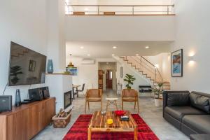 LV Premier LA2 pool, AC, garden, sea view