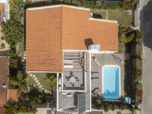 LV Premier LA2 pool, AC, garden, sea view