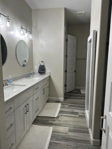 Beautiful New construction home - New Pool & Spa!