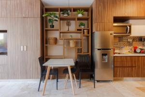 Studio Caribbean Dreams - Stylish & only 2 Blocks to the Beach - At Bahay Condos