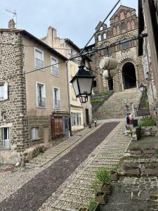 Velhac domus - maison du velay