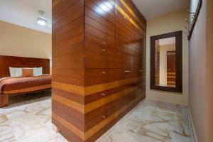 Beachside Condo with 2 BR, Rooftop, Pool - At Casa del Mar, Condo Clara