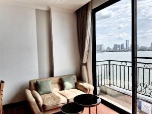 Studio Lake view-Sunset glow-Bancoly