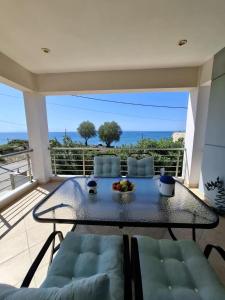 Myriam&Ioanna Seaside Apartment