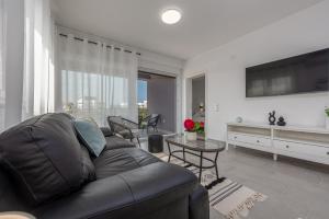 Apartment Laurel near the sea