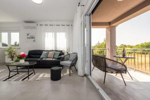 Apartment Laurel near the sea