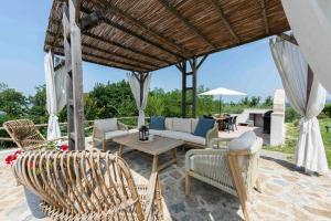 Villa Volpaia by Mmega